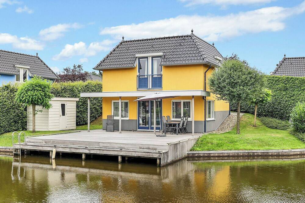Detached 6-person bungalow in Drenthe