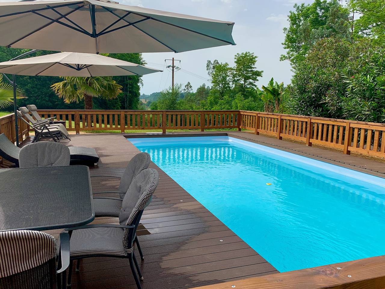 Casa tranquila con tres dormitorios y piscina privada, totalmente equipada in Larée, Gers