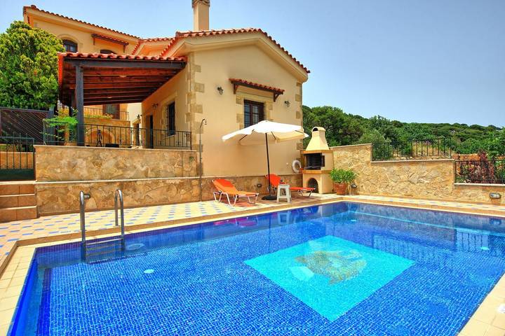 Villa voor 4 personen, with whirlpool and terras as well as zwembad op Kreta