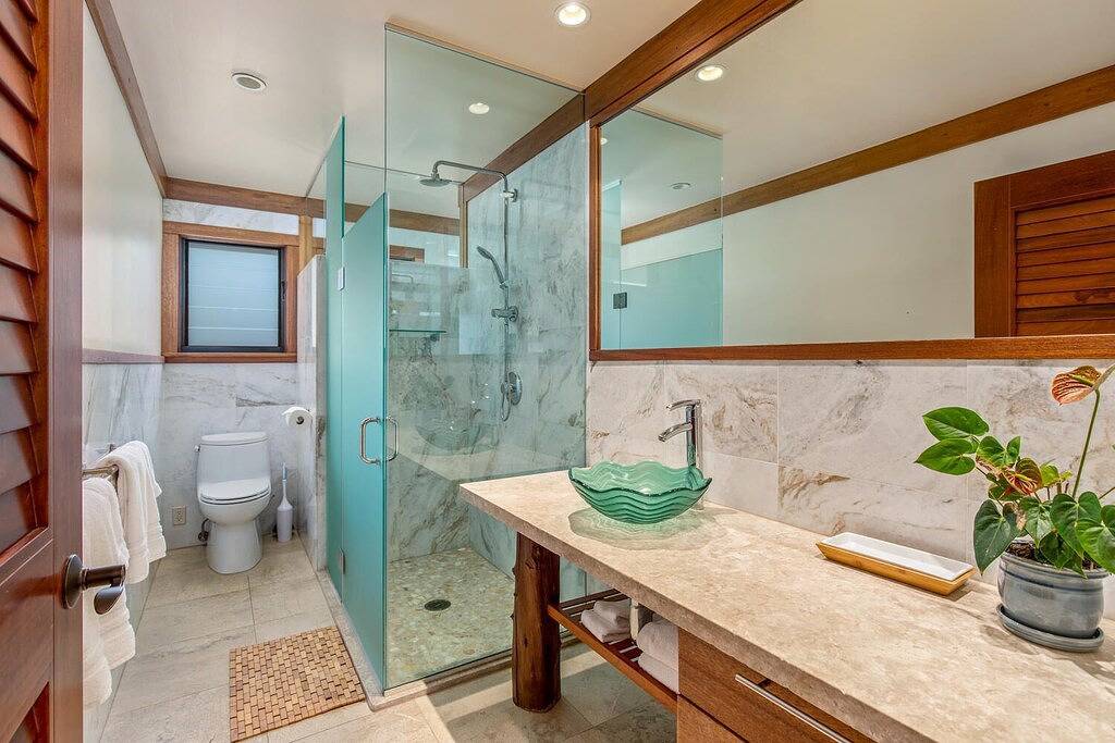 Ultra private oceanfront gated compound with pool & spa just minutes from town. in Komohana Kai, Kailua-Kona