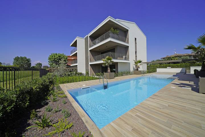 Ferienwohnung für 4 Personen, mit Garten und Pool in Sirmione