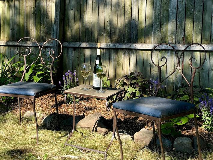 Vacation rental for 3 people, with yard in Cayuga Lake