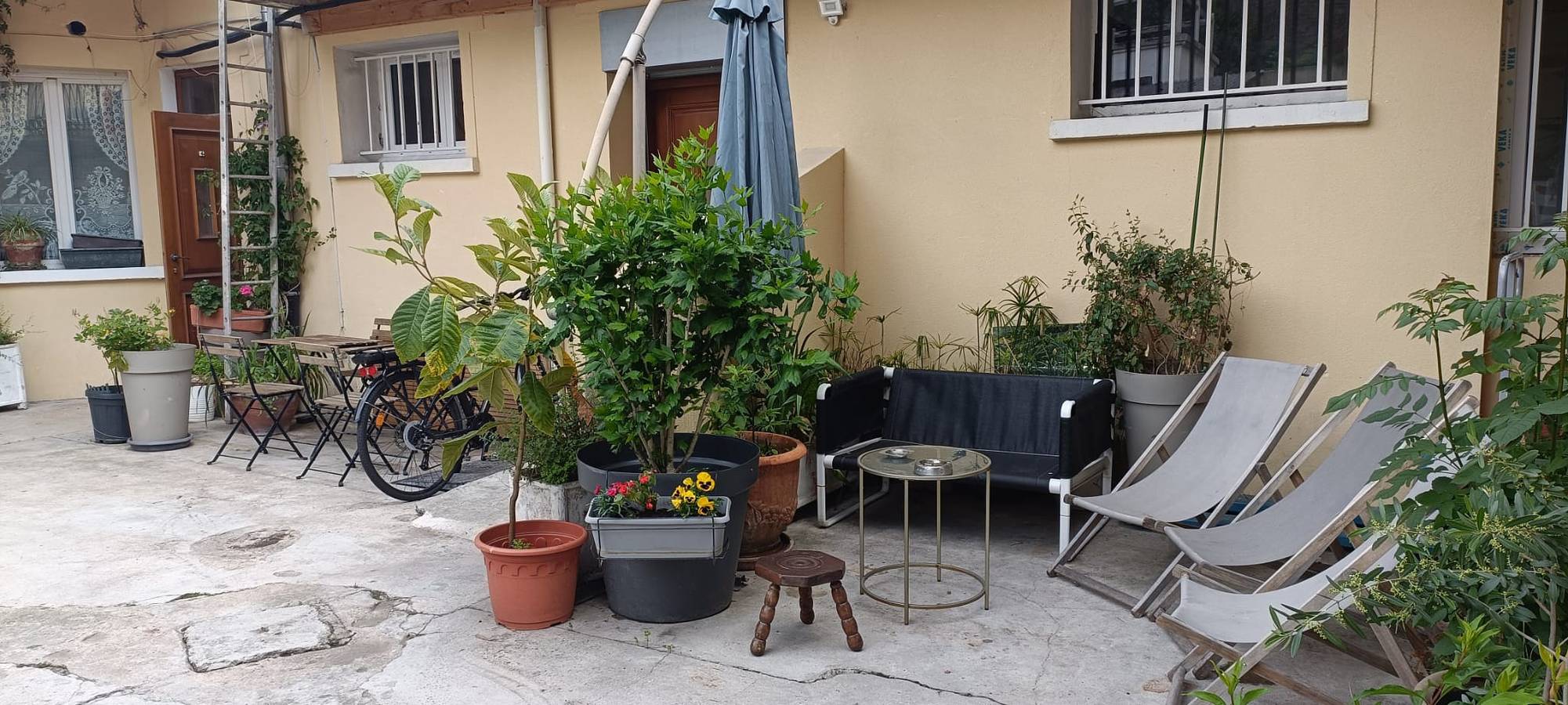 Atípico apartamento-taller en un patio privado con zona de terraza in Aubervilliers, Sena-Saint Denis
