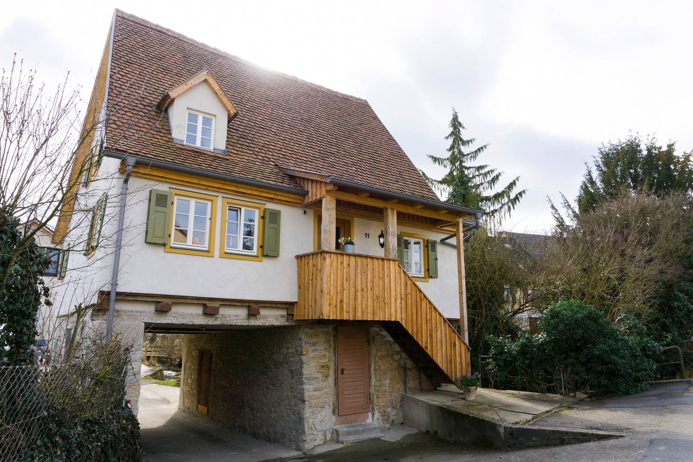 Casa de vacaciones en el valle del Jagst: Gerbertor – Estancia en monumento con pradera y arroyo in Dörzbach, Hohenlohe