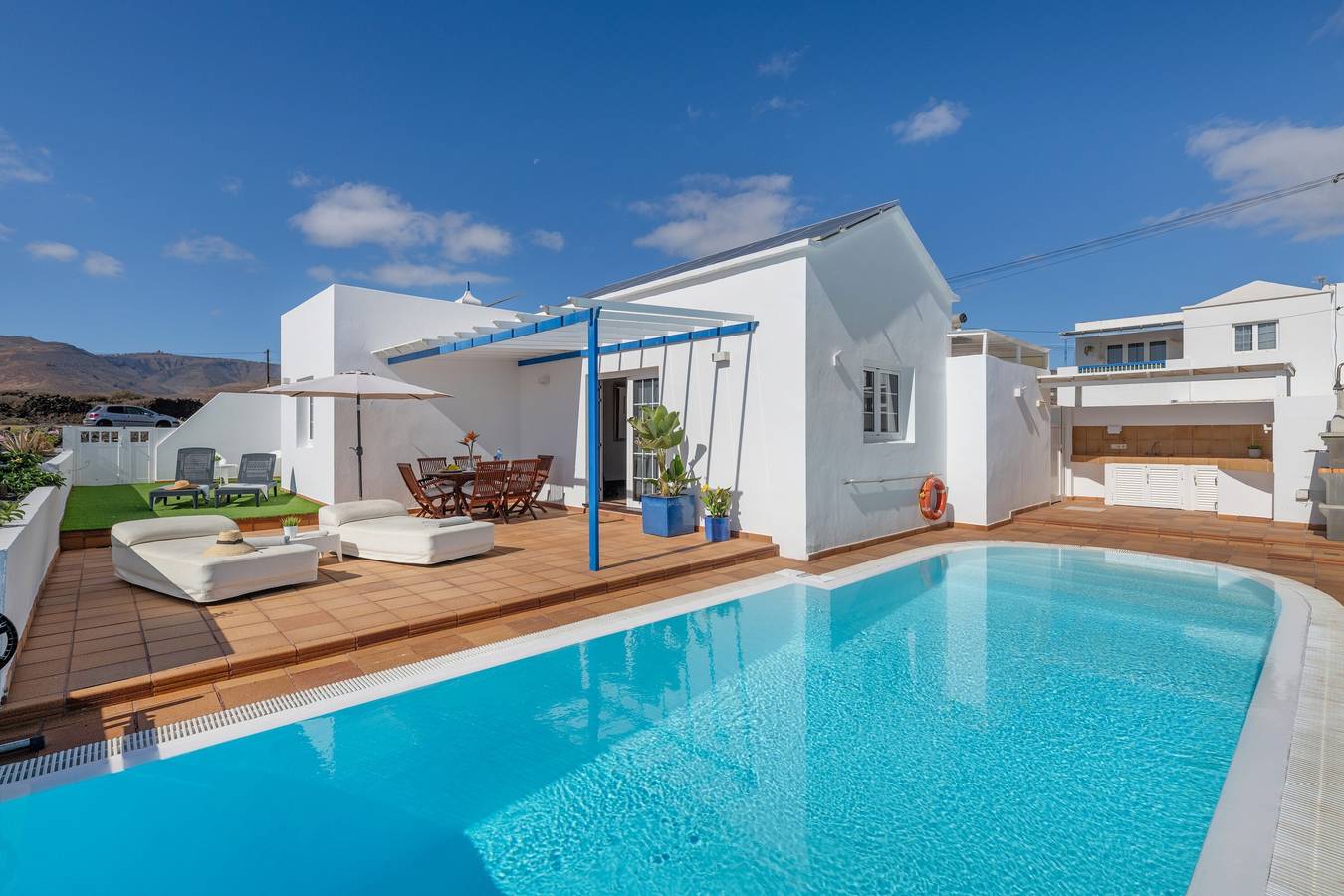 Vacation Villa 'Turqué' with Sea View, Private Pool and Wi-Fi in Punta de las Mujeres, Haría