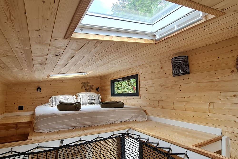 Tiny house with private lagoon pool and jacuzzi in Peypin, Mittelmeerküste (Frankreich)