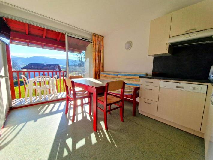 Gîte pour 4 personnes, avec vue ainsi que balcon et piscine à Souraïde - 2