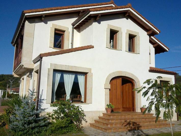 Location de vacances pour 12 personnes, avec Balcon et Terrasse ainsi que Jardin et Vue à Liendo