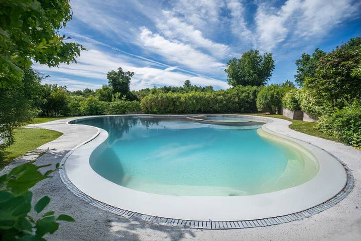 Location de vacances pour 2 personnes, avec piscine et balcon/terrasse à Costermano