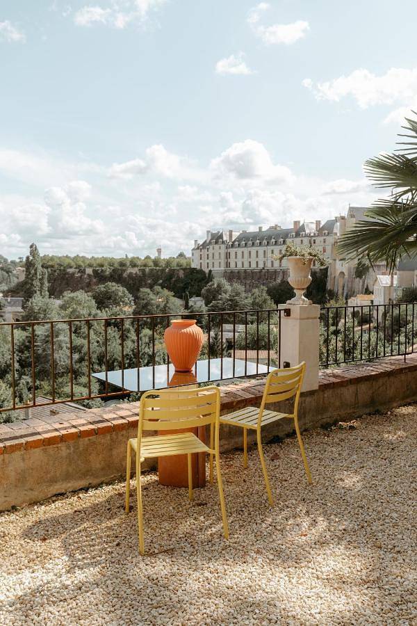 Maison d’hôte pour 2 personnes, avec terrasse et jardin ainsi que piscine et vue à Thouars - 4