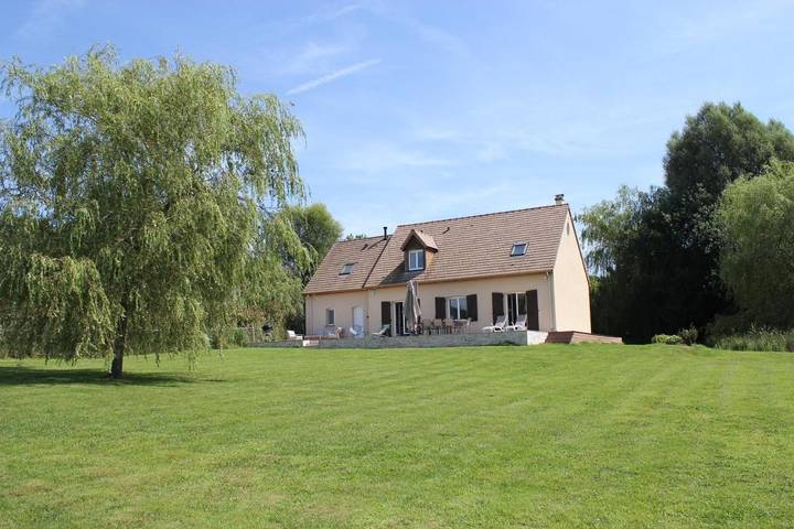 Location de vacances pour 10 personnes, avec Terrasse ainsi que Jardin et Vue à Surville (Calvados)