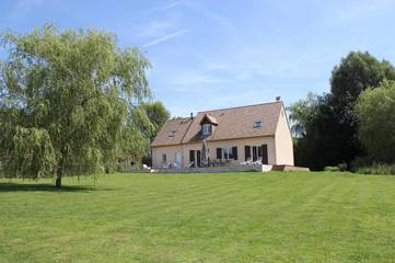 Location de vacances pour 10 personnes, avec vue et jardin à Surville (Calvados)