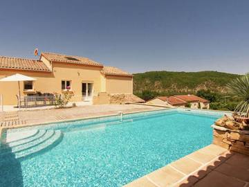 Gîte pour 8 personnes, avec jardin et piscine à Calamane