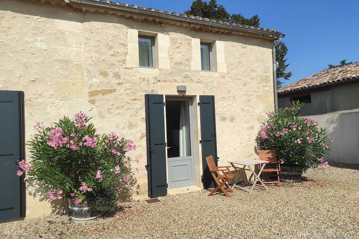Gîte pour 2 personnes, avec jardin et terrasse