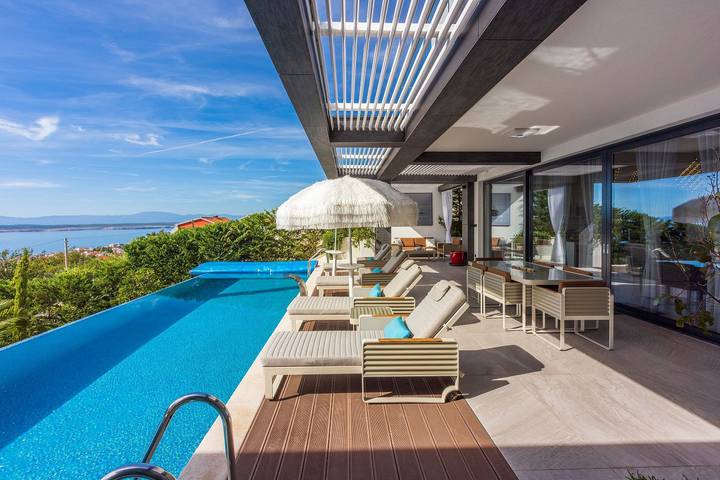 Ferienhaus für 8 Personen, mit Garten und Sauna sowie Pool und Terrasse in Crikvenica