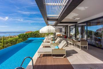 Ferienhaus für 8 Personen, mit Pool und Terrasse sowie Garten und Sauna in Crikvenica