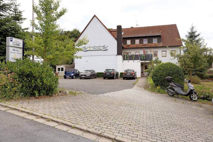 'Zimmer 18' mit Privatterrasse, Gemeinschaftsgarten und Wlan in Markt Erlbach, Romantische Straße