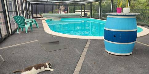 Gîte pour 6 personnes, avec piscine ainsi que jacuzzi et terrasse à Puybegon