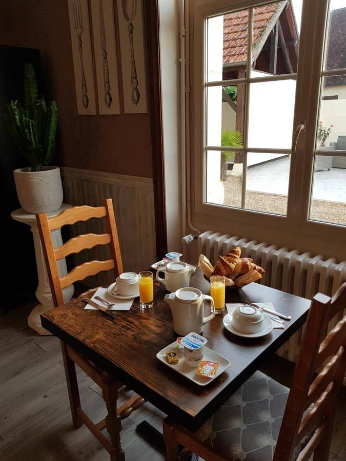 Hôtel pour 2 personnes, avec terrasse et jardin à Thésée - 4