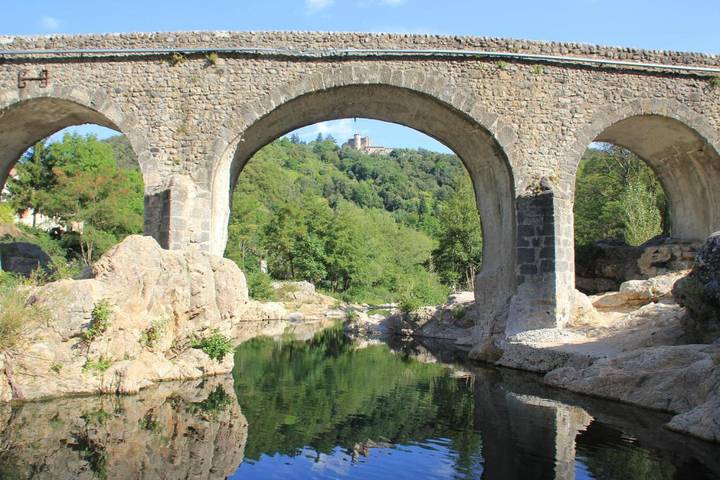 Location de vacances pour 4 personnes, avec piscine ainsi que sauna et terrasse, animaux acceptés à Meyras - 3