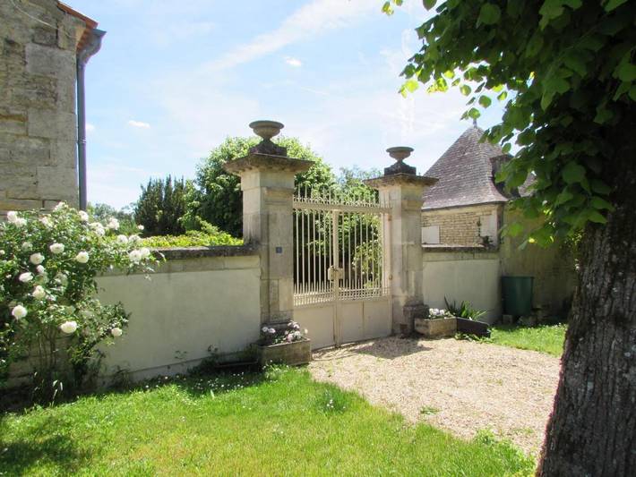 Gîte pour 10 personnes, avec jardin ainsi que piscine et vue à Aumagne - 3