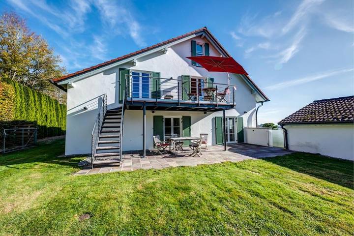 Ferienwohnung für 3 Personen, mit Terrasse und Garten sowie Ausblick in Vogt