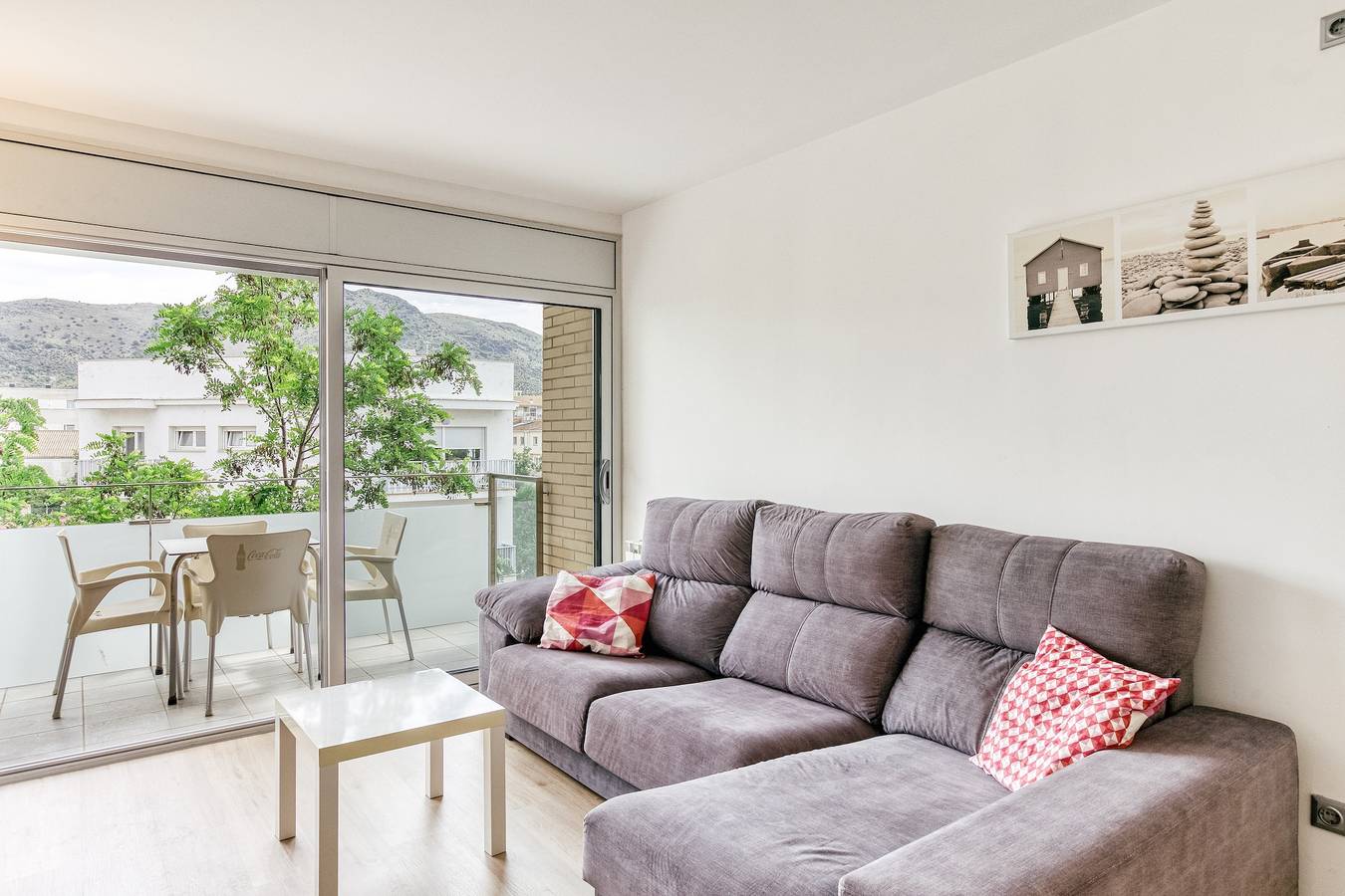 Ganze Wohnung, Ferienwohnung 'Georges' mit gemeinsamer Terrasse, Balkon und Klimaanlage in Roses Centre, Roses