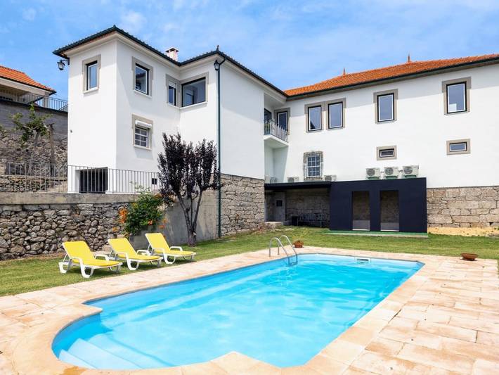 Maison de campagne pour 13 personnes, avec Balcon et Terrasse ainsi que Jardin et Piscine dans Riba de Mouro