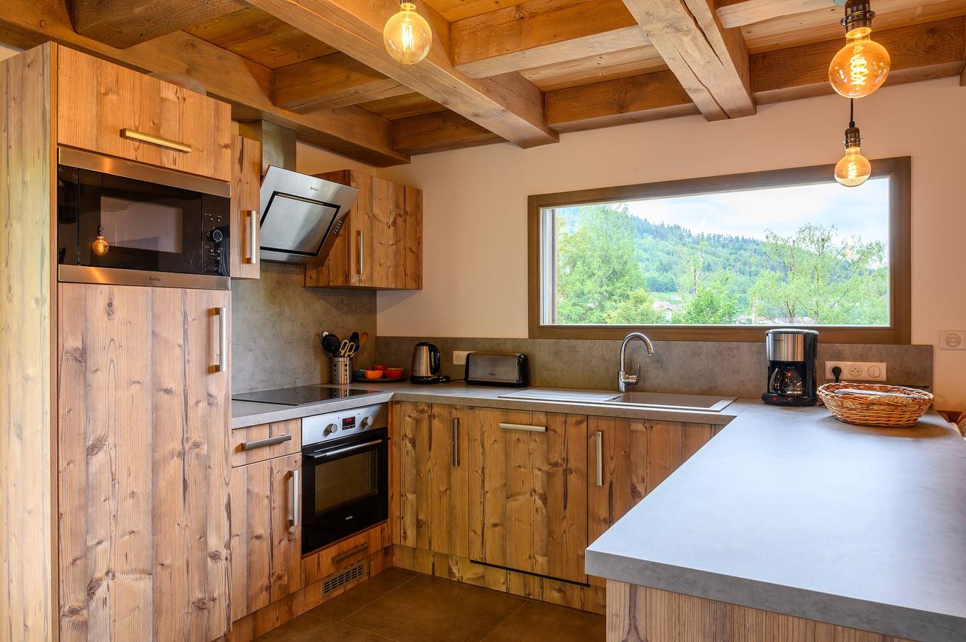 Chalet "Du Piedmont" avec vue sur les montagnes, terrasse privée et Wi-Fi in Cornimont, Parc naturel régional des Ballons des Vosges
