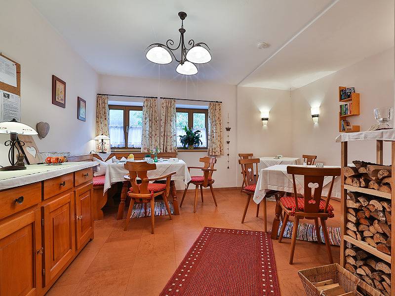 Haus Lindenbichl - Gelbes Zimmer - Doppelzimmer mit Dusche/Wc/Balkon, 22 qm, Tv, Radio, Haarfön in Hintersee, Ramsau bei Berchtesgaden