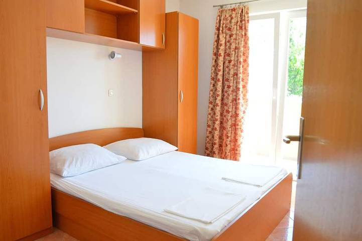 Ganze Wohnung, 2-Zimmer-Ferienwohnung mit Balkon und Meerblick Gradac, Makarska in Gradac, Makarska Riviera