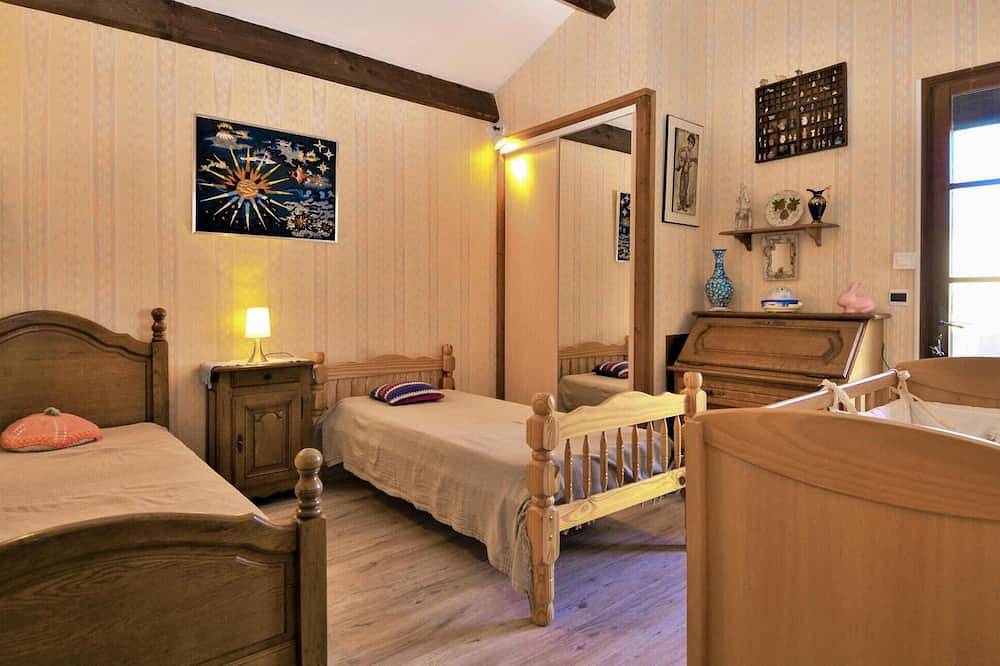 Cozy home in Saint Quentin la poter with Wifi in Saint-Quentin-la-Poterie, Region de Nimes