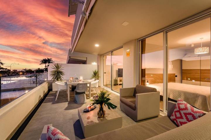 Ferienwohnung für 4 Personen, mit Kinderpool und Balkon sowie Pool und Ausblick - 1