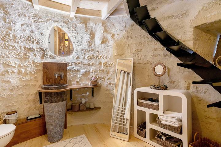 Le Moulin des Chouettes – Jacuzzi in a Unique Setting in La Jarrie, La Rochelle region