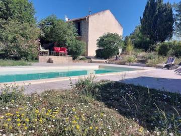 Gîte pour 4 personnes, avec vue ainsi que jardin et piscine à Prades-sur-Vernazobre