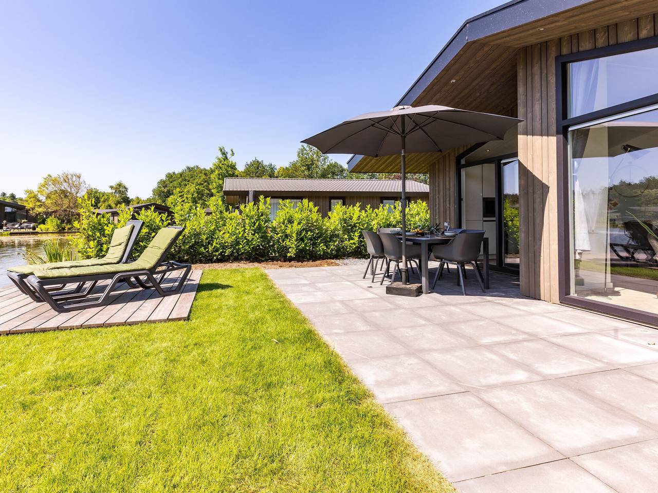 Chalet by Pond with Sauna in Veldhoven, North Brabant