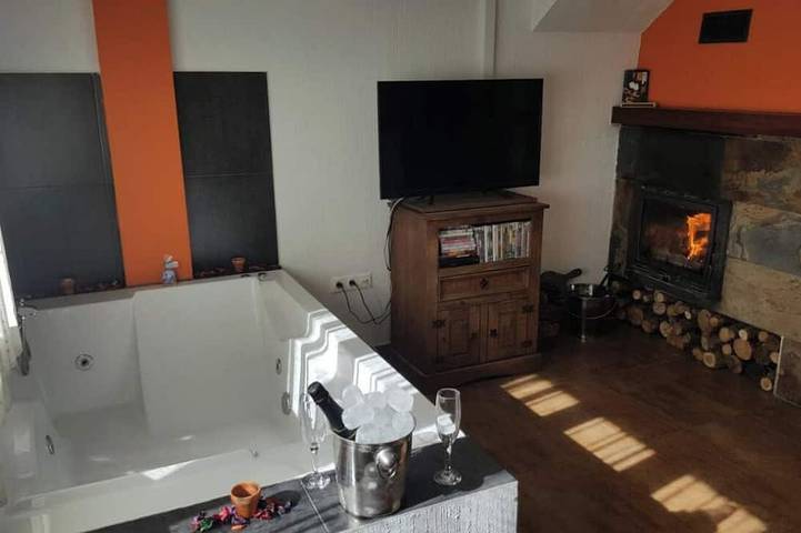 Cottage for 2 people, with hot tub and garden, with pets - 1