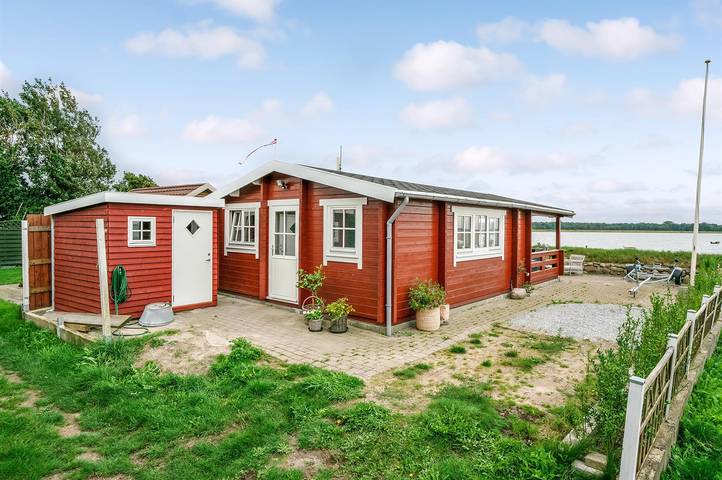 Ferieudlejning for 4 personer, med Terrasse og Have i Bogense