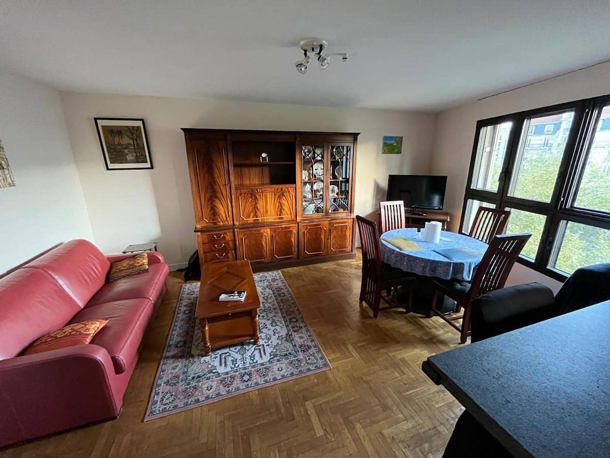 Appartement entier, Three-Bedroom Apartment in Saint-Mandé, Val-de-Marne