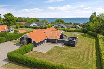 Ferienhaus für 7 Personen, mit Garten und Sauna sowie Whirlpool und Terrasse, mit Haustier in Mommark