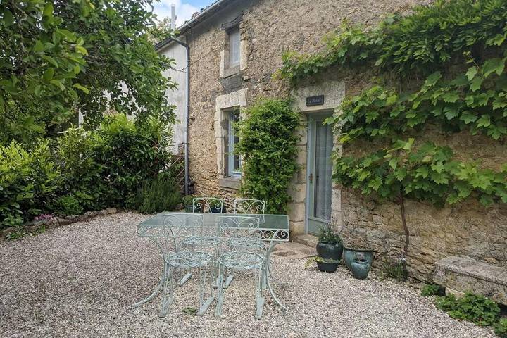 Location de vacances pour 9 personnes, avec vue et jardin, animaux acceptés à Sérigné