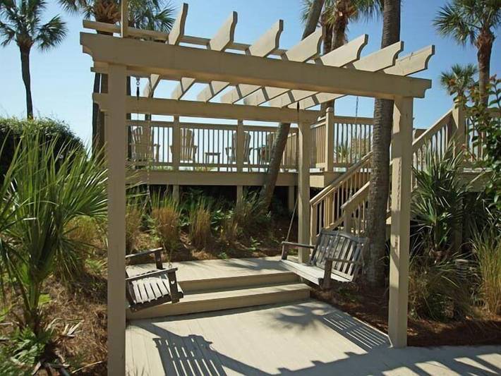 Vacation home for 6 people, with balcony and pool as well as hot tub in Hilton Head Island