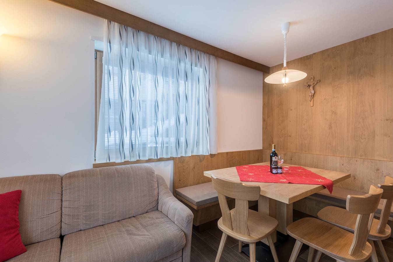 Appartamento intero, Accogliente appartamento "Ulrica" con vista sulle montagne, Wi-Fi, balcone e terrazza in Rainelles, Ortisei