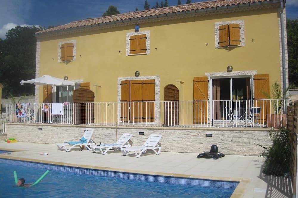 Beau Domaine en Plein sud de L'ardeche Avec Grande Picsine, Bbq, Jeux in Lagorce, Ardèche