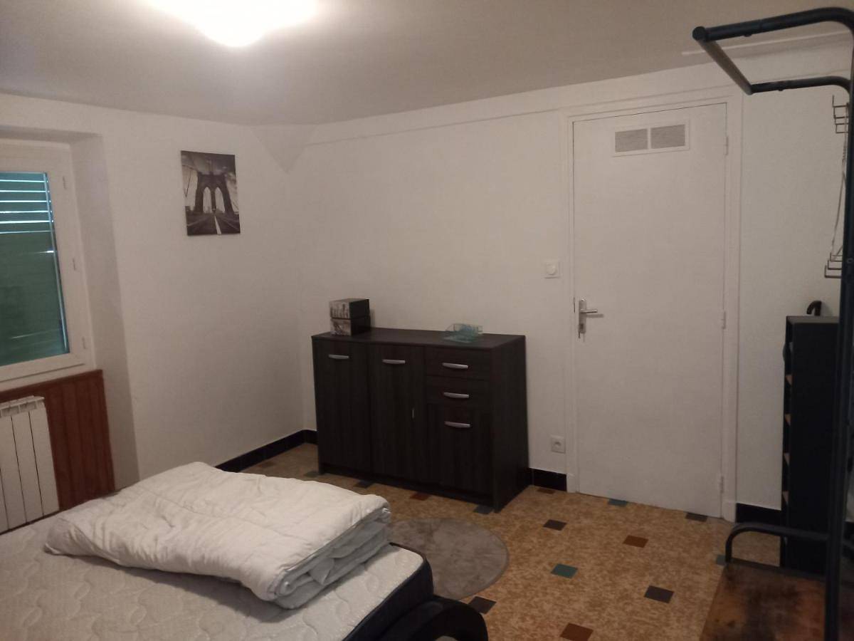 Appartement entier, One-Bedroom Apartment in Pont-de-Labeaume, Parc naturel régional des Monts d'Ardèche