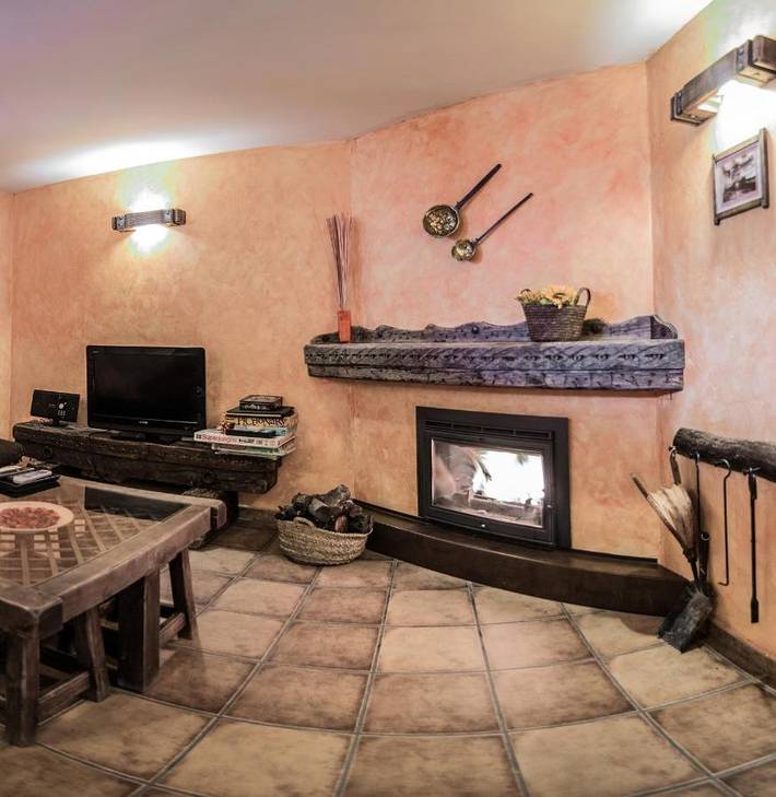 Casa rural para 2 personas, con piscina además de jardín y jacuzzi en Montes de Toledo