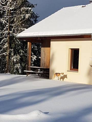 Gîte pour 8 personnes, avec vue ainsi que sauna et jardin, animaux acceptés à Chapelle-des-Bois