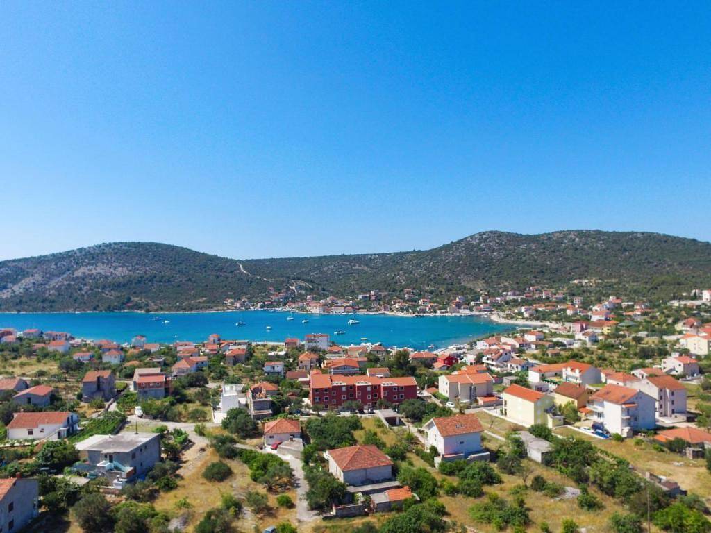 Cały apartament, Apartament wakacyjny dla 4 osób z ogród in Vinisce, Żupania splicko-dalmatyńska