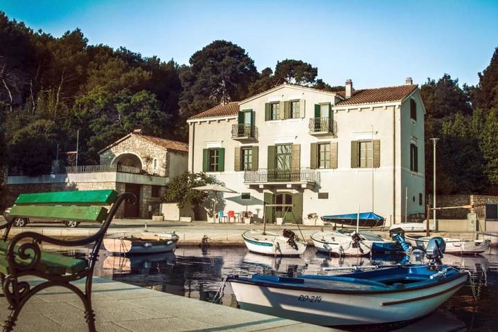 Villa pour 10 personnes, avec Balcon et Terrasse ainsi que Jardin et Piscine dans Šolta