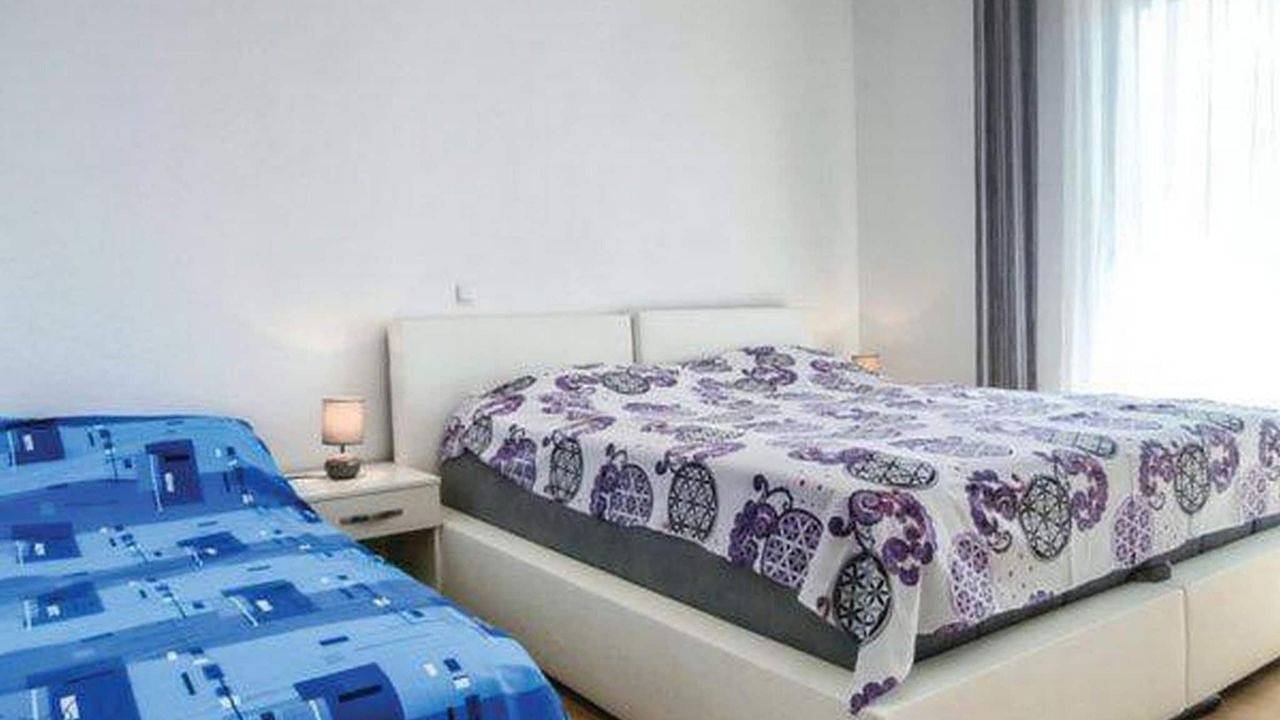 Cały apartament wypoczynkowy, Apartament wakacyjny dla 9 osób z ogród in Stanici, Żupania splicko-dalmatyńska